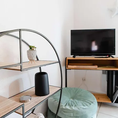 Pavillon 3 Pièces Proche Avec Terrasse Et Parking Privé - Fr-1-409-185 * Narbonne