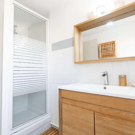 Pavillon 3 Pièces Proche Avec Terrasse Et Parking Privé - Fr-1-409-185 *